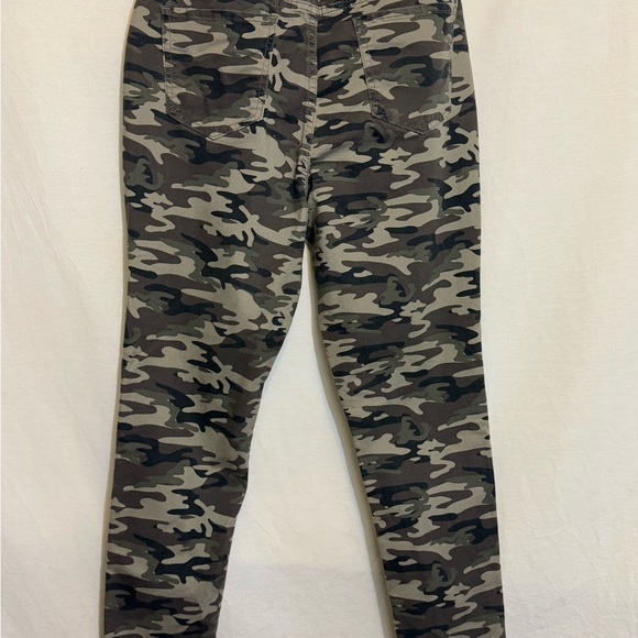 B-175 No Boundaries Cream Brown & Black Camo High Rise Skinny Jeans Size 13 - Picture 8 of 14